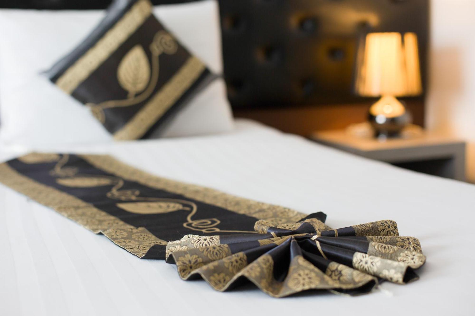 Hemingways Silk Hotel Patong Luaran gambar
