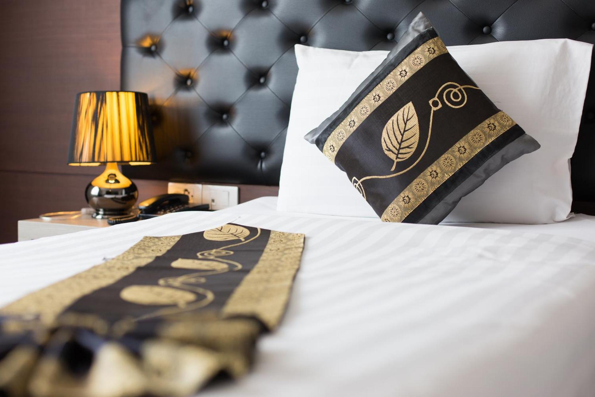 Hemingways Silk Hotel Patong Luaran gambar