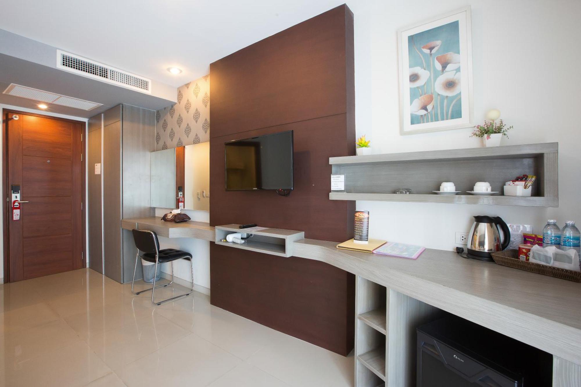 Hemingways Silk Hotel Patong Luaran gambar